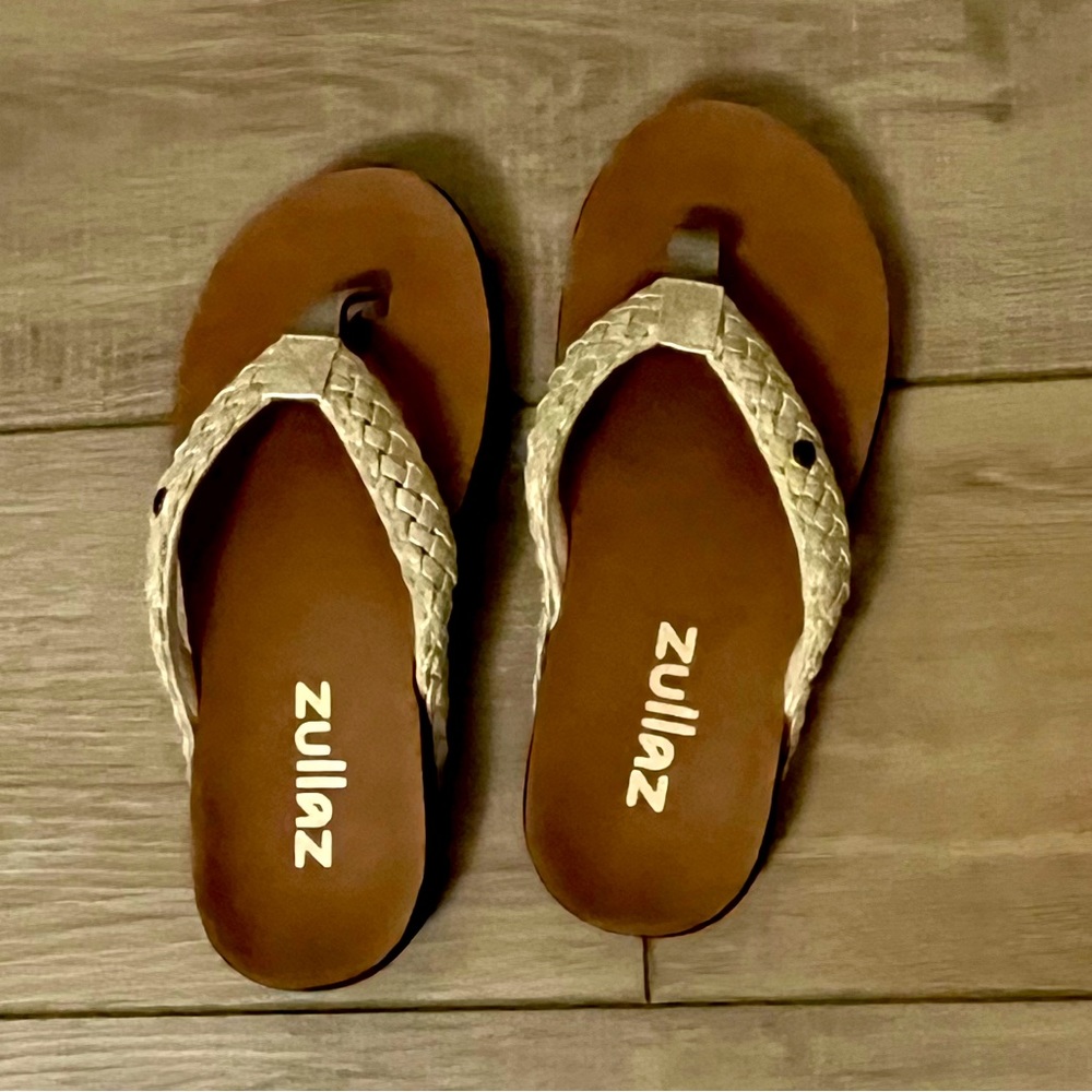 Zullaz orthotic flip flops. Size 6. NWOB. Never worn.
